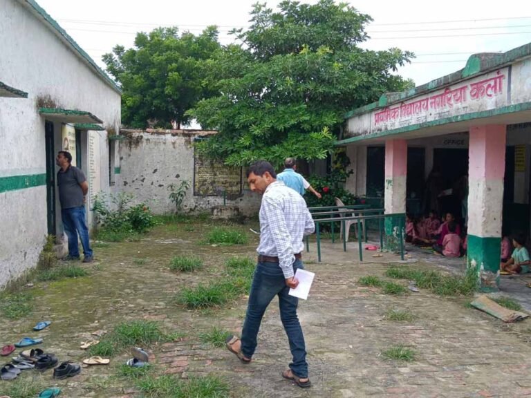 एग्जाम सेंटर पर बड़ी चूक: 4 शिक्षकों की ड्यूटी, मौजूद रहा सिर्फ एक- SDM सख्त