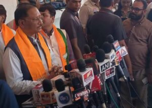 भाजपा स्थापना दिवस पर मुख्यमंत्री साय ने फहराया झंडा, अटल बिहारी वाजपेयी के सपनों को साकार करने का किया वचन