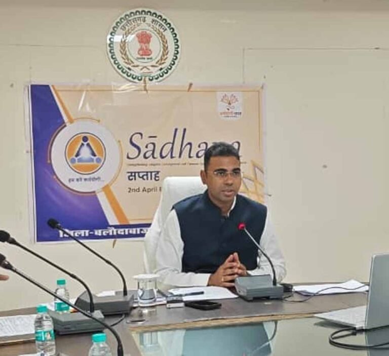 समीक्षा बैठक में चेतावनी: लंबित प्रकरणों पर कलेक्टर ने अधिकारियों को दिए सख्त आदेश