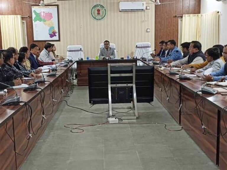 विकास को लेकर सख्त रुख: कलेक्टर ने कहा—5 साल की प्लानिंग बनाएं, DMF नियमों में लापरवाही बर्दाश्त नहीं