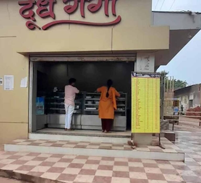 डेयरी पर बड़ी कार्रवाई: बालोद में गंदगी मिलने पर ‘दूध गंगा’ को बंद करने का आदेश