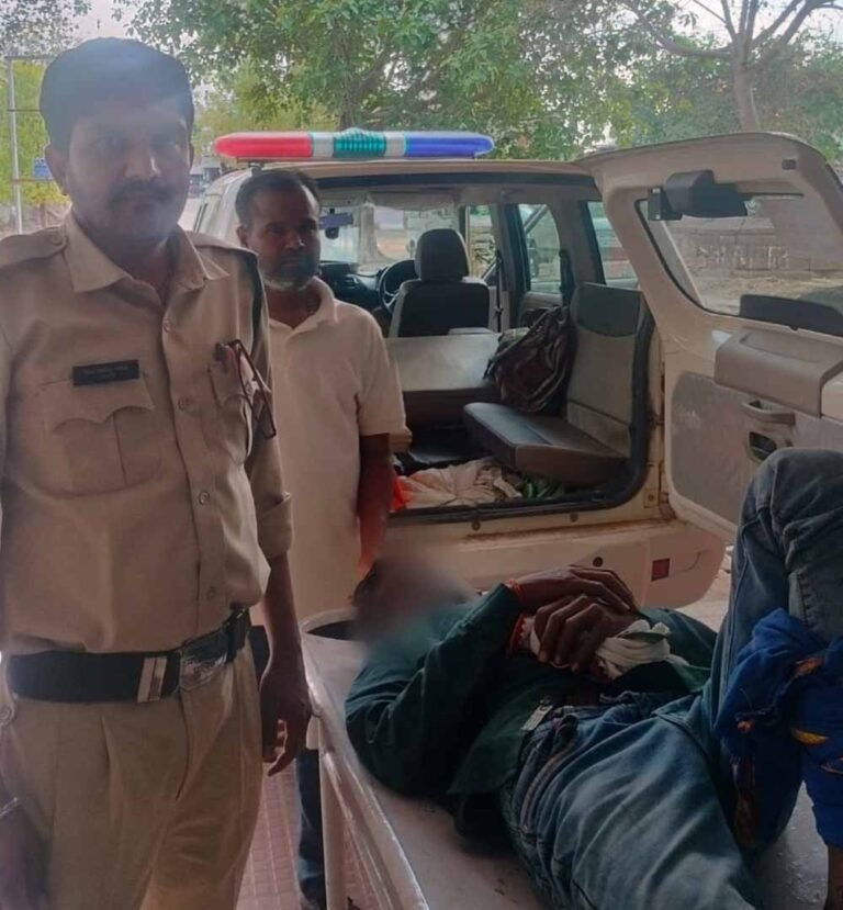 दमोह के डायल-112 हीरोज सड़क दुर्घटना में गंभीर रूप से घायल 03 व्यक्तियों को पहुँचाया अस्पताल