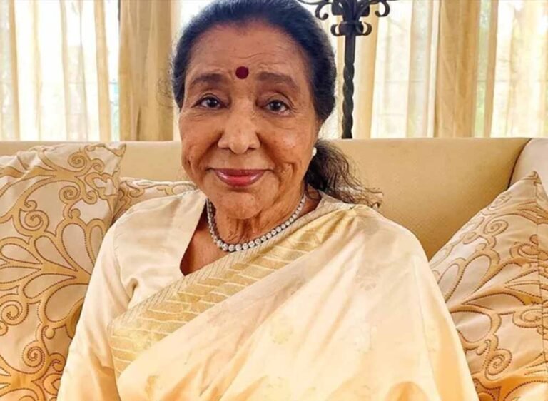 एक जैसा अंत: Lata Mangeshkar की तरह ही उसी उम्र, दिन और अस्पताल में Asha Bhosle का निधन