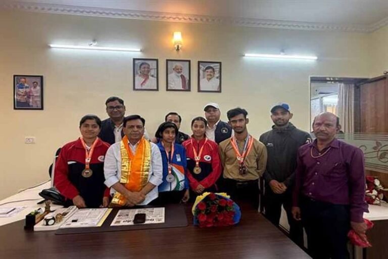 उप मुख्यमंत्री  देवड़ा से पैरा नेशनल गेम्स के विजेता खिलाड़ियों ने की भेंट