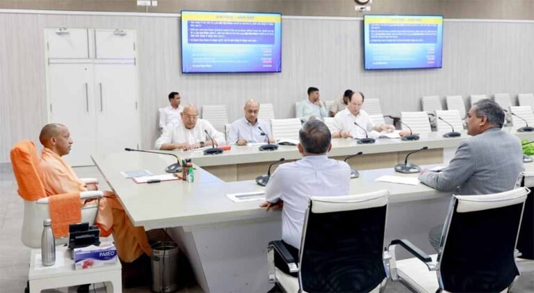 मुख्यमंत्री का निर्देश फार्मर रजिस्ट्री के लिए ग्राम पंचायत स्तर पर लगेंगे विशेष शिविर