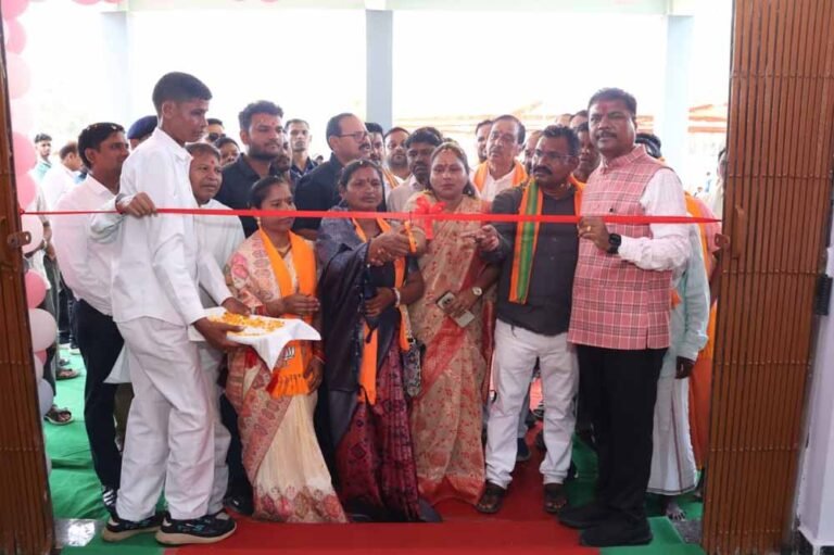 कन्या छात्रावास और सामुदायिक भवन सहित करोड़ों के विकास कार्यों का किया लोकार्पण