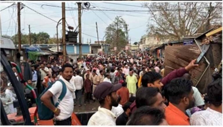 मलबे में फंसे पिता को निकालने बेटे ने लगाया प्रयास, अनूपपुर में NDRF का रेस्क्यू ऑपरेशन जारी