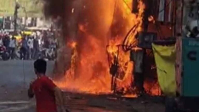 MP नगर में जोरदार धमाका: ट्रांसफार्मर फटा, पास खड़ी फॉर्च्यूनर क्षतिग्रस्त, मचा हड़कंप