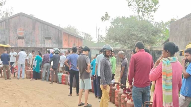 Vidisha में ग्राहक के साथ धोखा, LPG सिलिंडर से निकला पानी