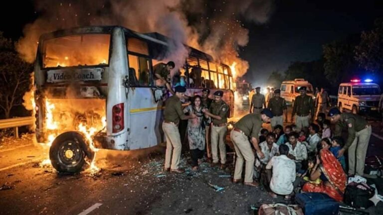 Gwalior में बड़ा हादसा टला, बस में आग लगने पर पुलिस की सूझबूझ से 16 जिंदगियां सुरक्षित