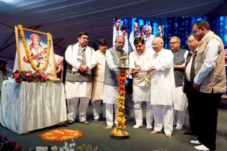 सैटेलाइट मेकिंग वर्कशॉप में विद्यार्थियों से चर्चा कर किया उत्साहवर्धन विद्यार्थी विज्ञान मंथन की वेबसाइट, ब्रोशर एवं पुस्तक का किया विमोचन