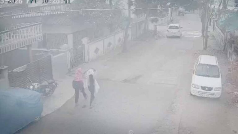 मारुति नगर से गायब दो नाबालिग छात्राएं, फेल होने के बाद उठाया कदम; सर्किट हाउस तक पहुंची पुलिस