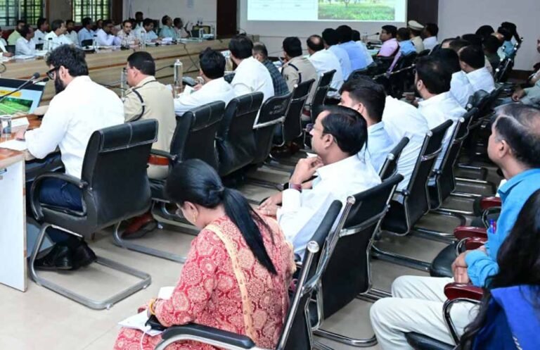 पर्यावरण संरक्षण और संवर्धन के लिए लगाएं पौधे