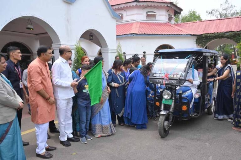 कोपलवाणी स्कूल के बच्चे पहुंचे लोकभवन