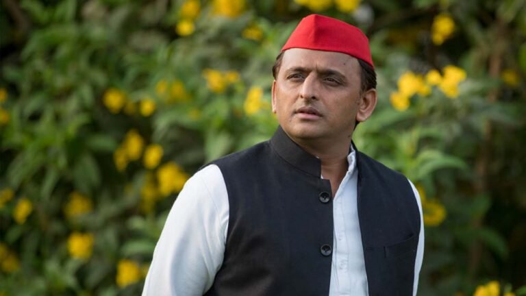 सपा सरकार का वादा: अखिलेश यादव ने कहा- 300 यूनिट बिजली फ्री और महिलाओं को 40 हजार पेंशन