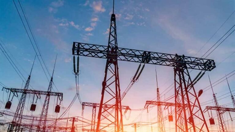 अनूपपुर में ट्रांसमिशन लाइनों के समीप निर्माण बना जानलेवा खतरा