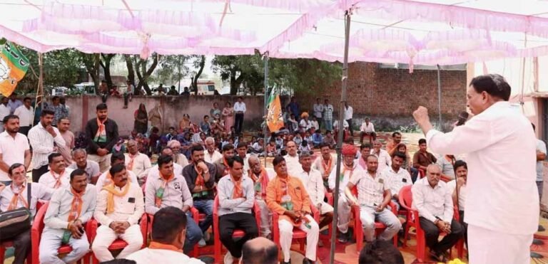 उप मुख्यमंत्री देवड़ा गांव चलो अभियान में सीधे जुड़े किसानों से जनसंवाद का बना प्रभावी माध्यम