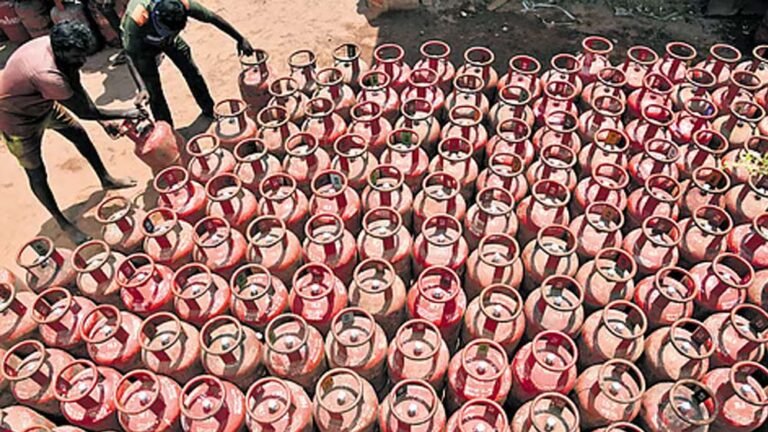 2938 स्थानों पर जांच, 4547 गैस सिलेंडर जब्त, प्रशासन का बड़ा एक्शन