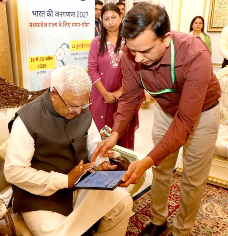 राज्यपाल पटेल ने जनगणना की स्व-गणना प्रक्रिया में हिस्सा लिया