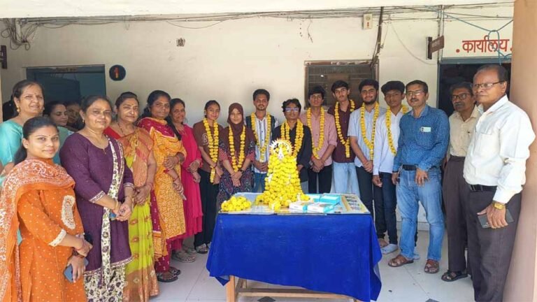 10वीं 12वीं का रिजल्ट घोषित बच्चों ने मारी बाजी