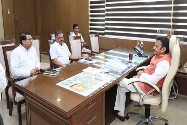 नर्सिंग कॉलेजों की छात्राओं की नियुक्ति में उपलब्ध सभी जिलों का विकल्प करें प्रदान