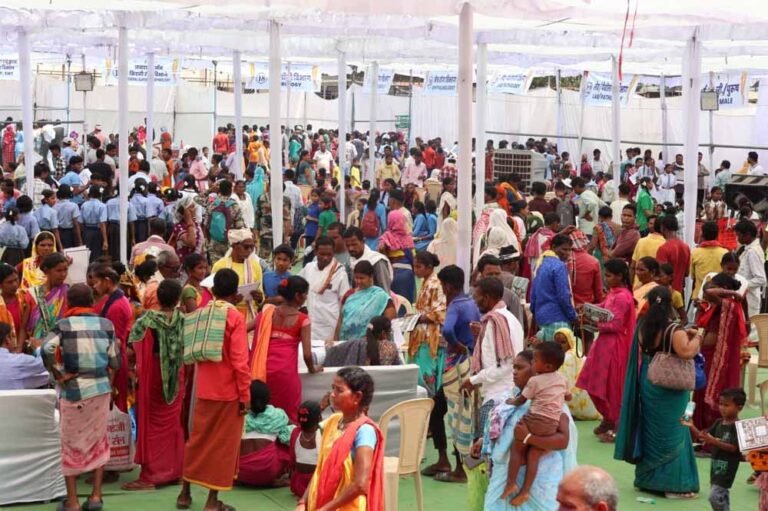 मेगा स्वास्थ्य शिविर में उमड़ा जनसैलाब