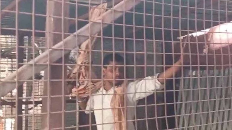लखनऊ कचहरी में बवाल: बुलडोजर कार्रवाई के बीच वकीलों पर पुलिस का लाठीचार्ज