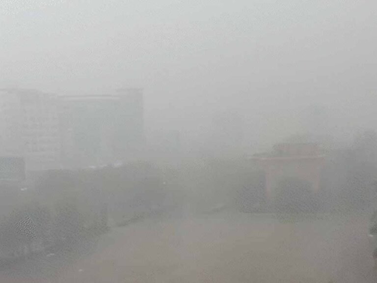 उत्तर प्रदेश में आंधी-बारिश से जनजीवन अस्त-व्यस्त, कई इलाकों में बिजली गुल