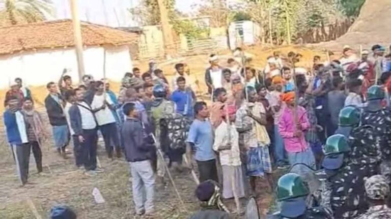 छत्तीसगढ़ में परंपरा और विवाद: शव दफनाने के लिए जमीन न मिलने से लोगों में गुस्सा