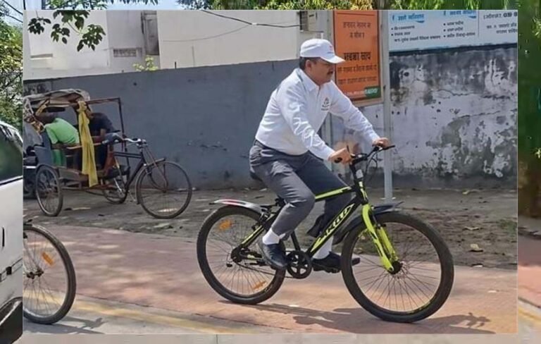 हाईकोर्ट जज की अनोखी पहल: कार नहीं, साइकिल से पहुंचे अदालत; हर तरफ हो रही चर्चा