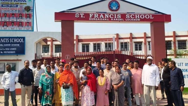 मानक से ज्यादा फीस लेना पड़ा भारी, निजी स्कूलों पर 5 लाख जुर्माने की चेतावनी