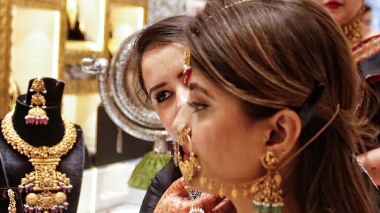 सोना-चांदी की कीमतों में आग: सिल्वर ने पकड़ी रॉकेट रफ्तार, गोल्ड भी हुआ महंगा