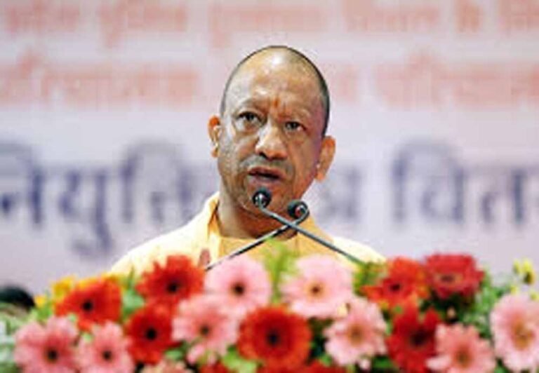 योगी सरकार ने बदल दी बाढ़ प्रबंधन की रणनीति, नदियों से गाद निकालने पर जोर