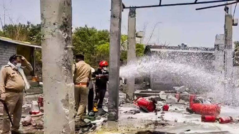 देवास फैक्ट्री ब्लास्ट पर सरकार एक्शन में, डिप्टी CM जगदीश देवड़ा को मौके पर भेजा गया