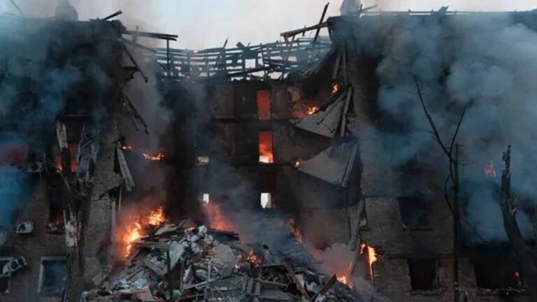 यूक्रेन-रूस युद्ध तेज: कीव में तबाही, हाइपरसोनिक ‘ओरेशनिक’ मिसाइल के इस्तेमाल का दावा