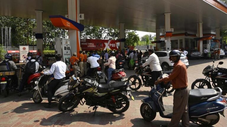 रूसी तेल सप्लाई थमने का खतरा, देश में पेट्रोल-डीजल की किल्लत के आसार