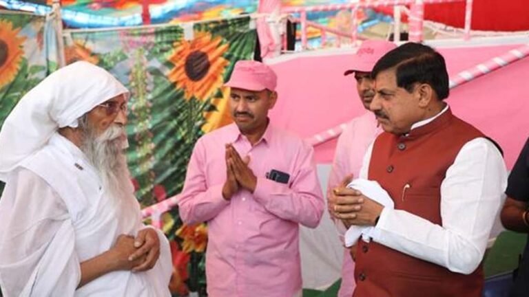मुख्यमंत्री डॉ. यादव बोले- गुरुदेव की कृपा से जीवन में सत्य और संस्कारों की प्रेरणा मिलती है