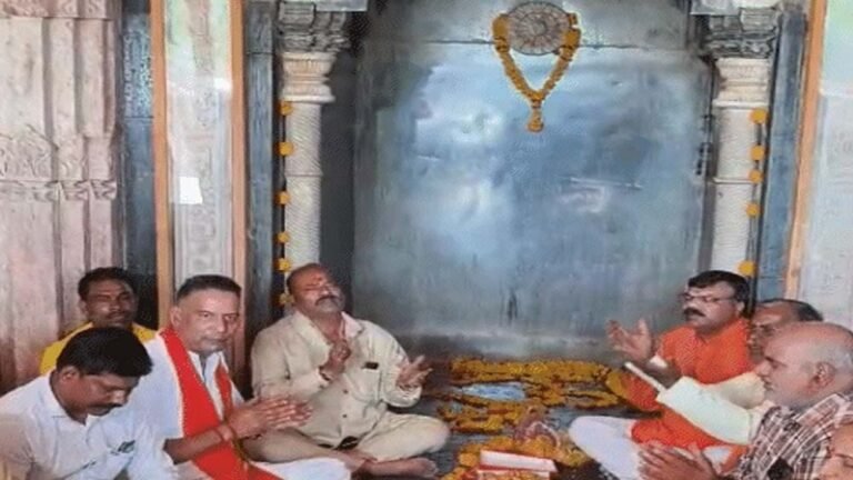 भोजशाला में बदला माहौल! HC के आदेश के बाद हुई मां वाग्देवी की पूजा, भक्त बोले- अब बिना रोक-टोक दर्शन