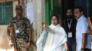 ममता की 3 घंटे की मौजूदगी और कार्यकर्ताओं का पहरा, टीएमसी के आरोप पर EC का जवाब