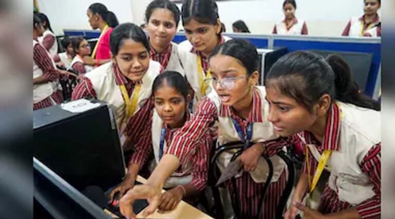 छत्तीसगढ़ 10वीं रिजल्ट: सरकारी स्कूलों से 81% टॉपर्स, टॉप 10 में सिर्फ 1.5% का फर्क