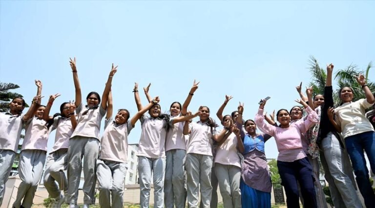 छत्तीसगढ़ 12वीं रिजल्ट: 72% टॉपर्स गवर्नमेंट स्कूल से, लड़कियां फिर सबसे आगे