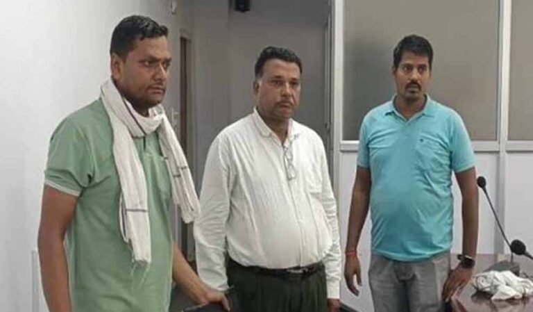 लोकायुक्त का शिकंजा, घूस लेते पटवारी पकड़ा गया
