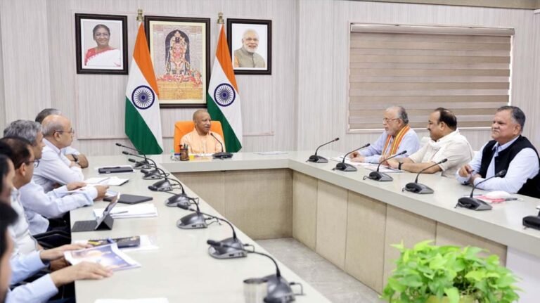 योगी सरकार ने पेंशन राशि 2500 रुपये से बढ़ाकर 3000 रुपये प्रतिमाह की