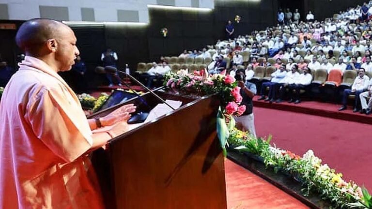 योगी सरकार का बड़ा कदम, डिजिटल ट्रेनिंग से हाईटेक बन रहे शिक्षक