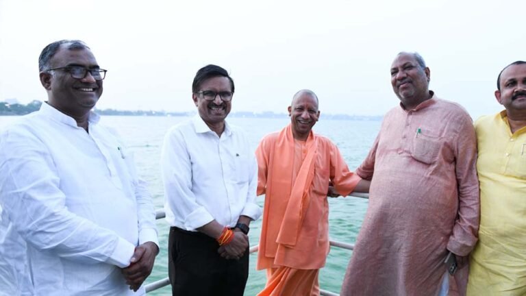 सीएम योगी ने रामगढ़ताल में की क्रूज की सवारी