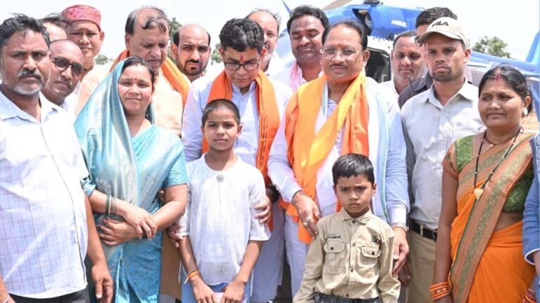 सुशासन तिहार में भावुक पल: मुख्यमंत्री से मिलकर बच्चों और अभिभावकों की आंखों में छलकी खुशी
