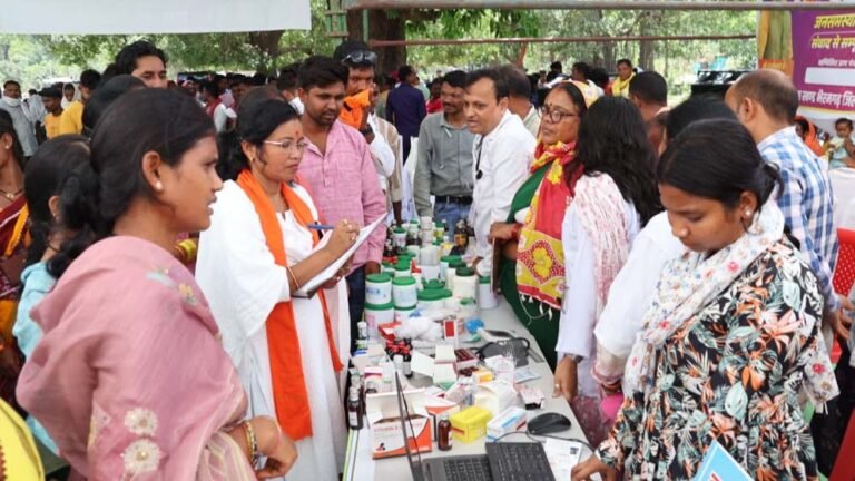 रायपुर के कुटरु समाधान शिविर में उमड़ा जनसैलाब, तपती धूप में भी दिखा ग्रामीणों का उत्साह