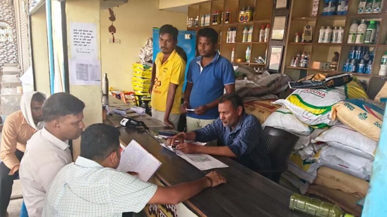 रायपुर में खाद दुकानों पर कार्रवाई, लक्ष्मी ट्रेडर्स का लाइसेंस निलंबित; कई विक्रेताओं को नोटिस