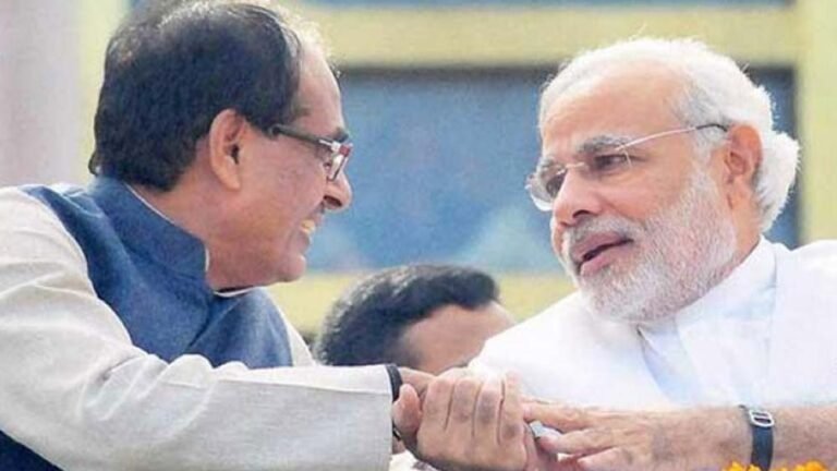 शपथ ग्रहण समारोह में मोदी-शिवराज की खास बातचीत, अब चर्चा में दिल्ली वाला बुलावा