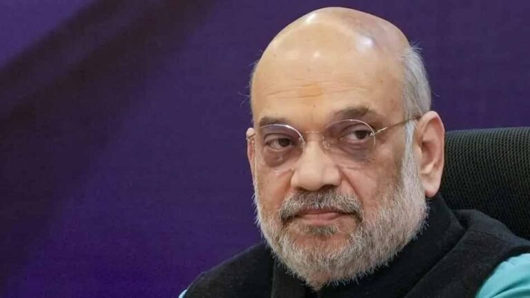 मेडिकल इमरजेंसी से परेशान ग्रामीण बोले- सड़क नहीं बना सकते तो हेलीकॉप्टर भेजिए